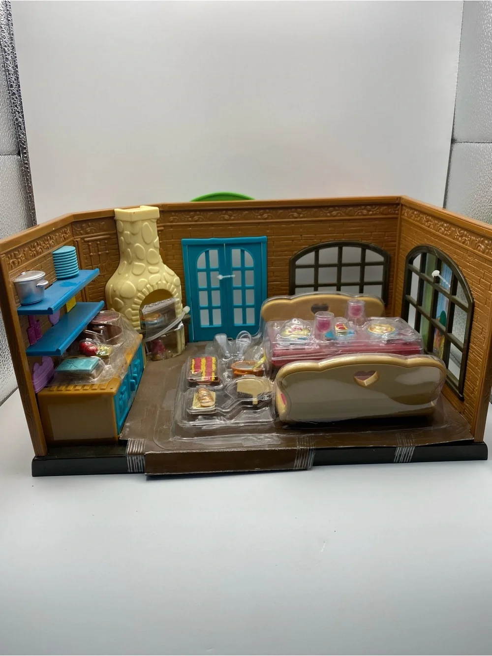 Li'l Woodzeez Pass-the-Pasta Restaurant Playset - Yellow & Brown